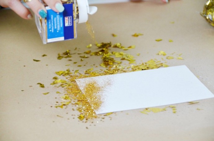 Отличный вариант декора с помощью оригинальных картин