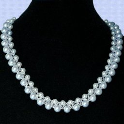 Ожерелья из бисера и бусин