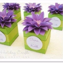 ​Подарочная коробочка с цветком