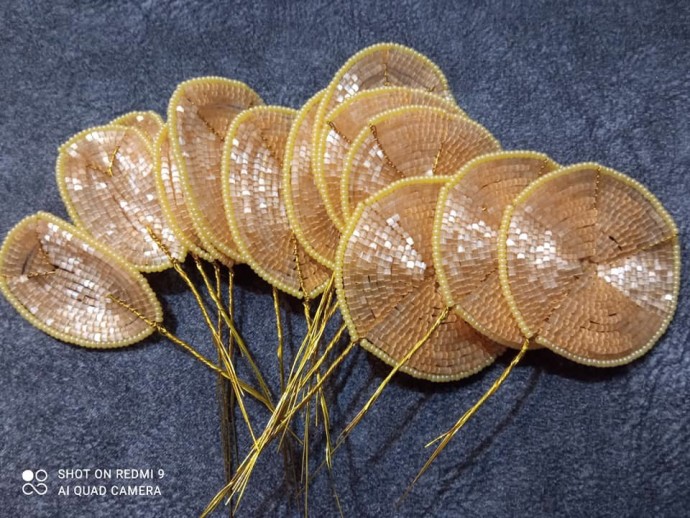 Роскошные розы из бисера