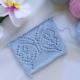 ​Узор на спицах в виде бабочки