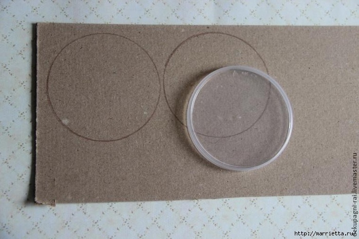 Винтажный декупаж на тубах из-под чипсов