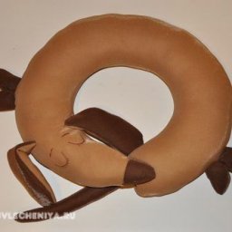 Забавная такса: дорожная подушка