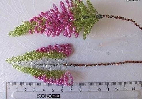 Красивая композиция из бисера на проволочном каркасе Красивая композиция из бисера на проволочном каркасе