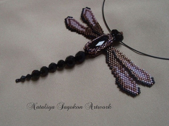 Интерьерные стрекозы из бисера