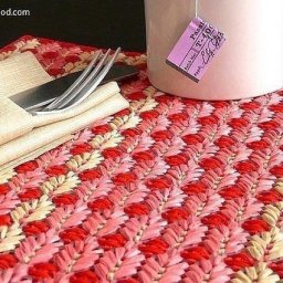 Салфетка из пластиковой канвы и целлофана