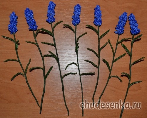 ​Лавандовый букет: красивые цветы из бисера
