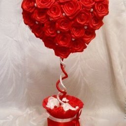 ​Топиарий из лент