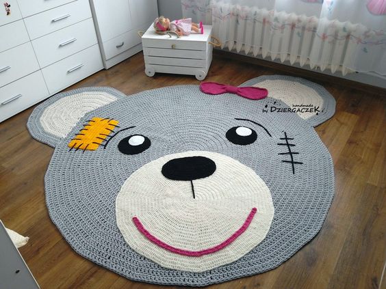 Вязаные коврики в форме забавных животных: идеи