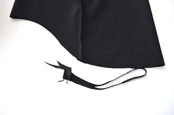 ​Юбка с воланом с завышенным передом