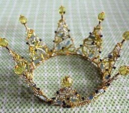 Корона из бисера и проволоки