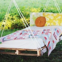 Качели-кровать из поддонов
