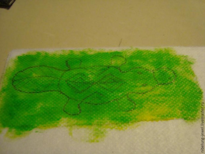 Утконос в этническом стиле