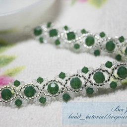 Изящный браслет из бисера