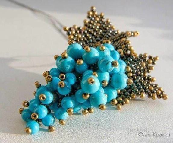 Необычная брошка с ягодным настроением