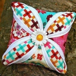 Шьем подушечку в технике "Кафедральные окна"