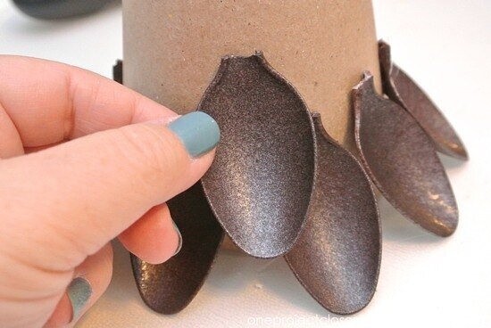 Ёлочка из пластиковых одноразовых ложек Ёлочка из пластиковых одноразовых ложек