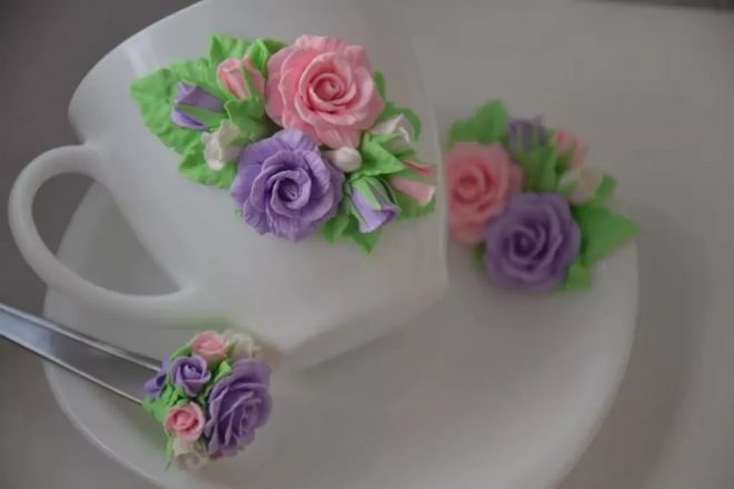 Чашка с цветами из полимерной глины: идеи и техники