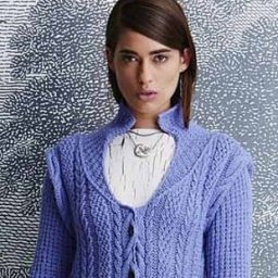 Изумительно красивое пальто на спицах