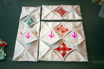 Изумительной красоты подушка с объемными элементами