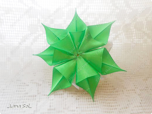 Яркий цветочный декор из лент