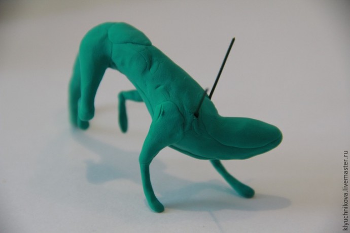 Лепим чудесного интерьерного дракончика из бархатного пластика