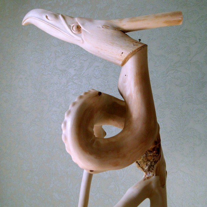 Деревянная статуэтка Деревянная статуэтка