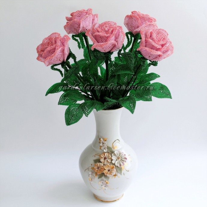 ​Нежные розы из бисера