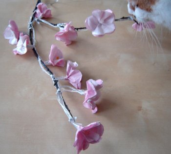 Светильник в виде цветущей вишни