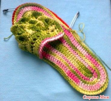 Красивейшие тапочки, связанные крючком с узором "чешуйки"