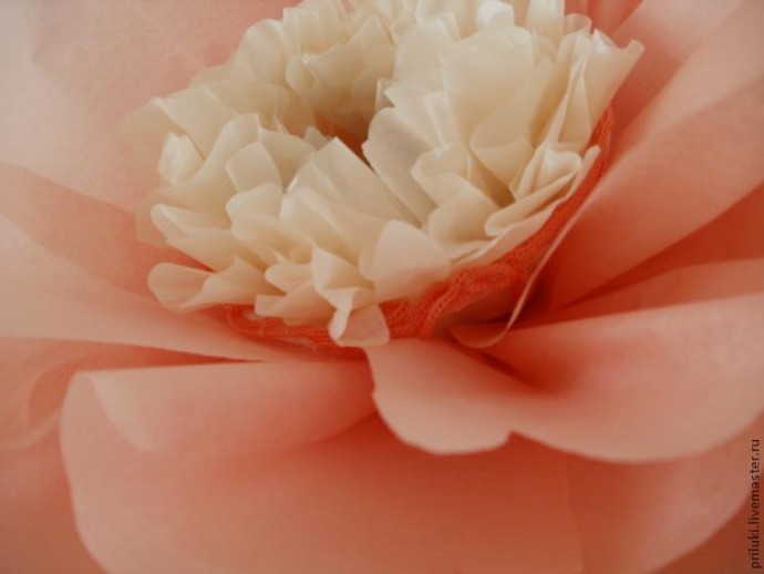 Цветок из бумаги тишью