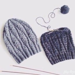 ​Как связать красивую шапку с косами