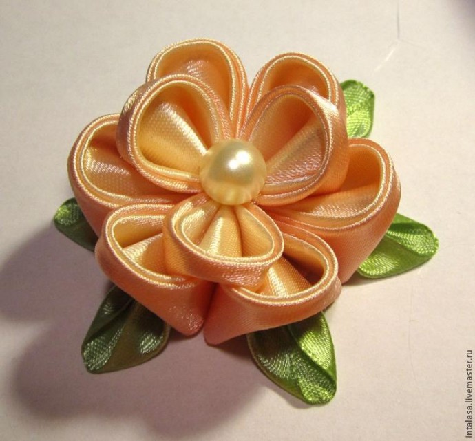 Резиночка для волос канзаши