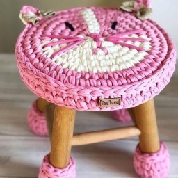 ​Интересные идеи оформления табуреток в детскую