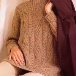 Свитер спицами с красивыми аранами