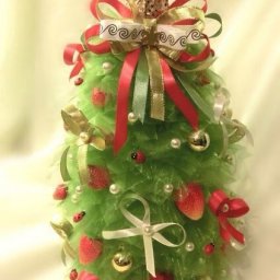 ​Нарядная ёлочка на бутылку