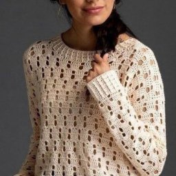 Нежный пуловер с крупными дырочками