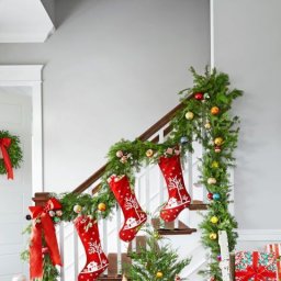 ​Украшение лестниц под Новогодние праздники