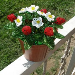 Клубника из бисера