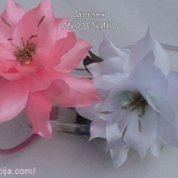​Лилии из атласных лент