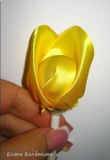 Очень красивая роза из лент