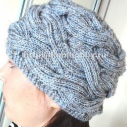 ​Оригинальная красивая шапочка спицами