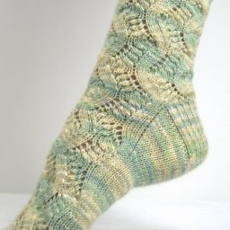 ​Ажурные тёплые носочки спицами