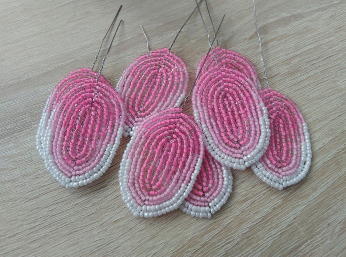 Большой цветок из бисера