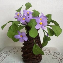 Мастерим вазу из газетных трубочек