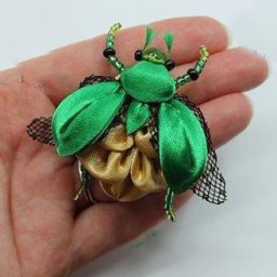 Жучок из атласных лент