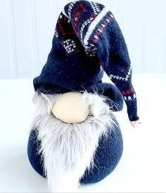 Гномик из верха носка или низа рукава