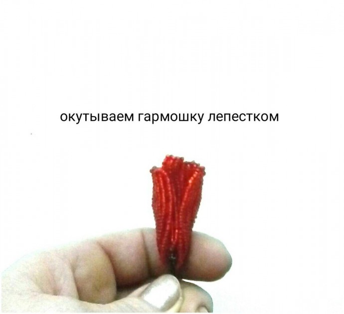 ​Красные маки из бисера