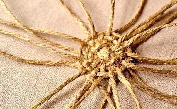 ​Плетеная корзинка из джута