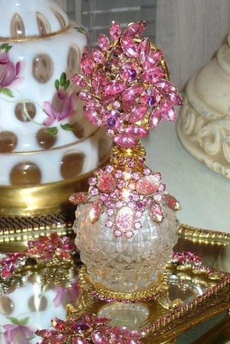 Шикарные флаконы для духов: идеи для вдохновенного творчества